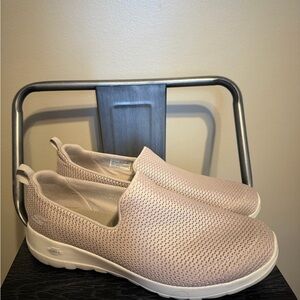 Skechers GOwalk Slip-On Sneakers Women’s 10 Taupe Mesh Goga Max Comfort Shoes